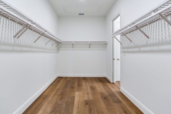WinWay Homes Walk-In Closet with Built-In Shelving, Hanging Wire Racks & Wood-Look Flooring