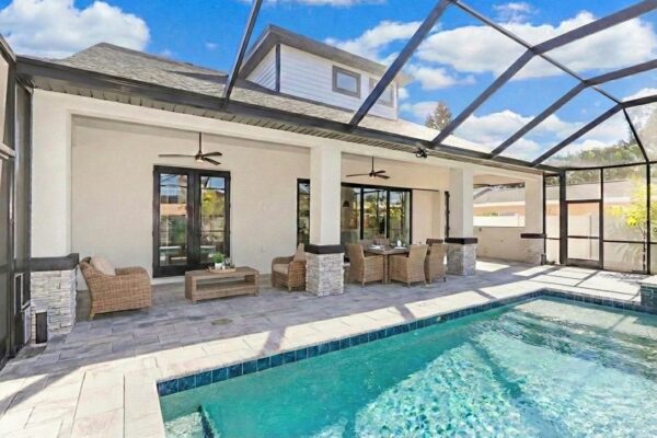 WinWay Homes Screened Pool Patio With Covered Outdoor Living Area, Lounge Seating, Ceiling Fans & Light Paver Decking