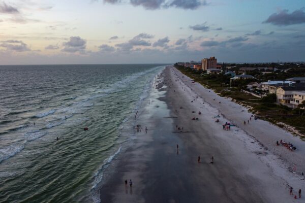 The Beautiful Coast at Indian Rocks Beach for Building a New WinWay Home in the St. Petersburg Area in Florida